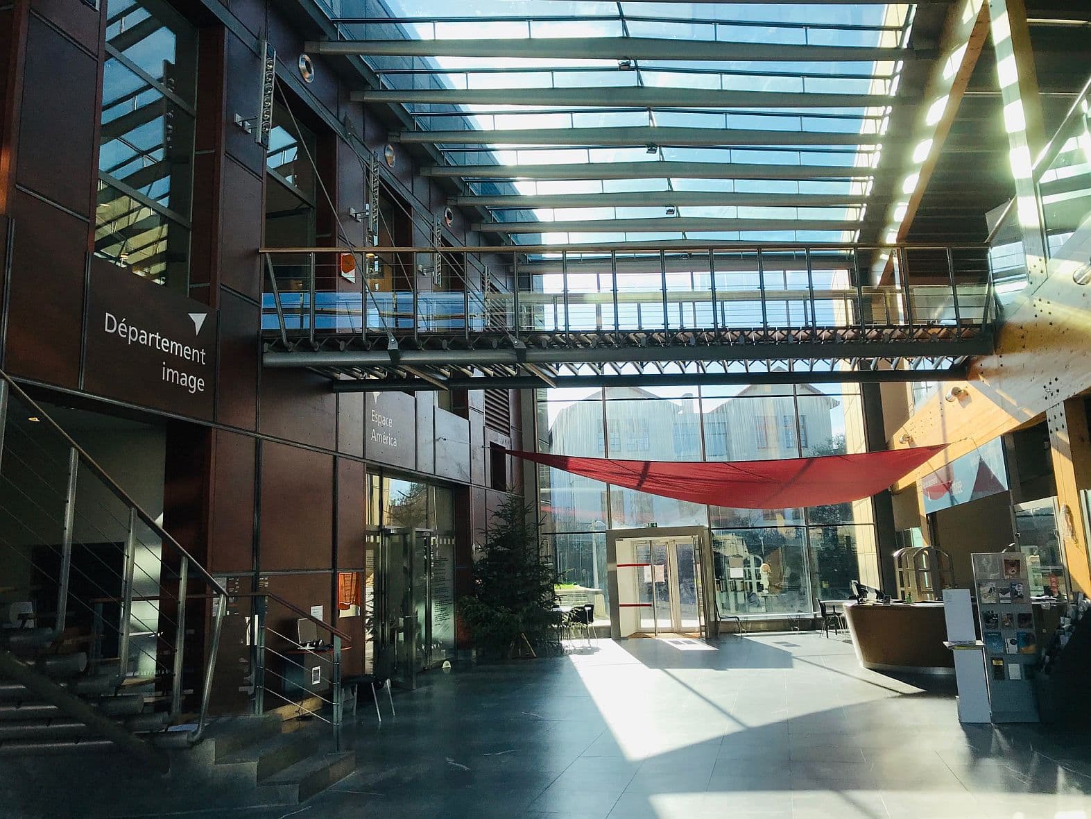 Mediathèque-Biarritz-Hall2