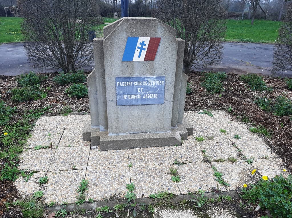Mémorial de Clauzon - stèle