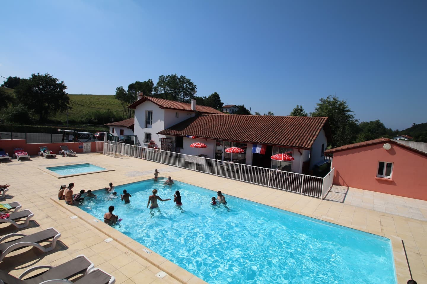 MendiAzpian-piscine2-camping-urrugne