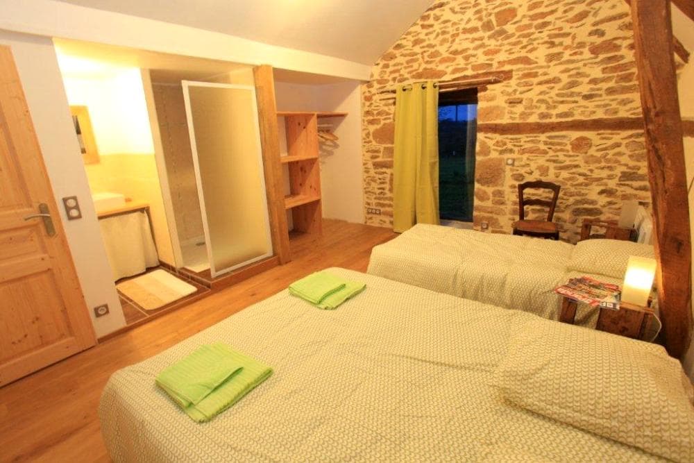 MeubléDUVINAGE-LaChapelleStGeraud_chambre2_11