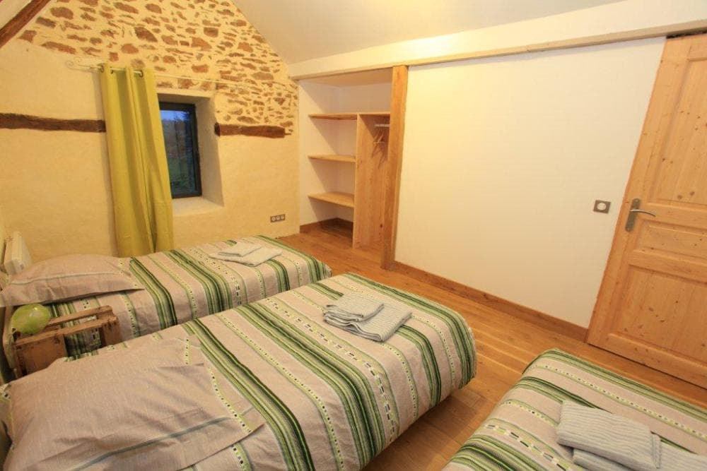 MeubléDUVINAGE-LaChapelleStGeraud_chambre4bis_14