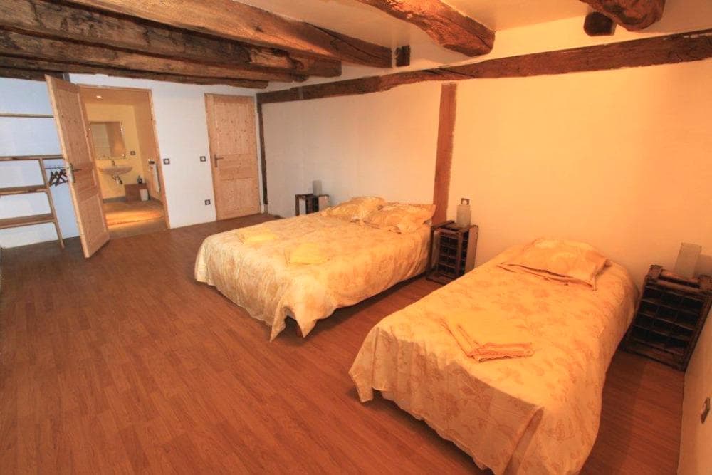 MeubléDUVINAGE-LaChapelleStGeraud_chambre5sdb_15