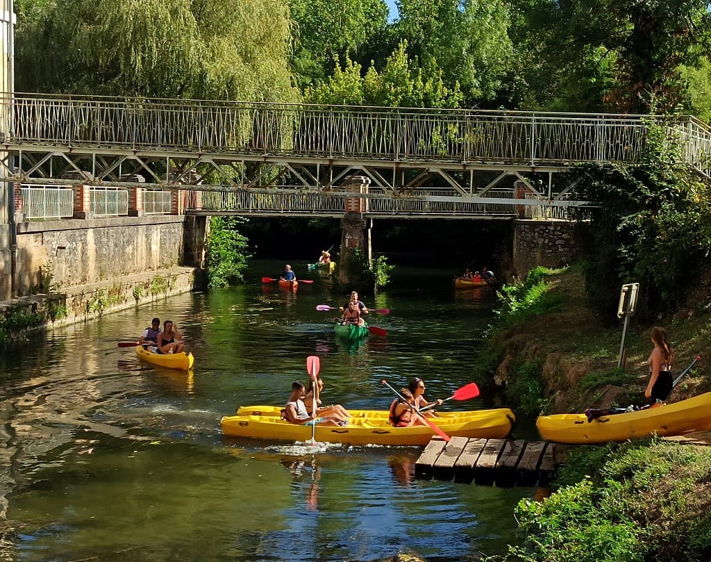Arrivée canoës Moulin du Duellas St-Martial d'Artenset