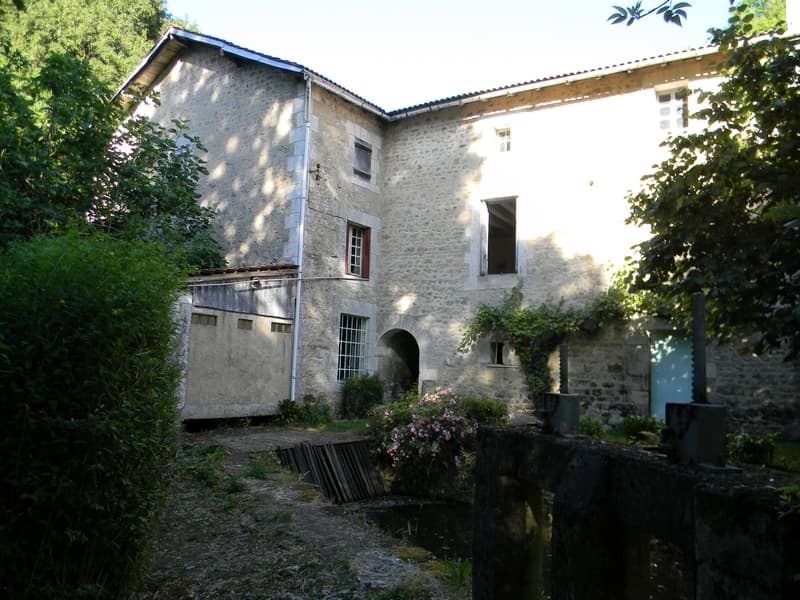 Moulin de Roussille à Asnois
