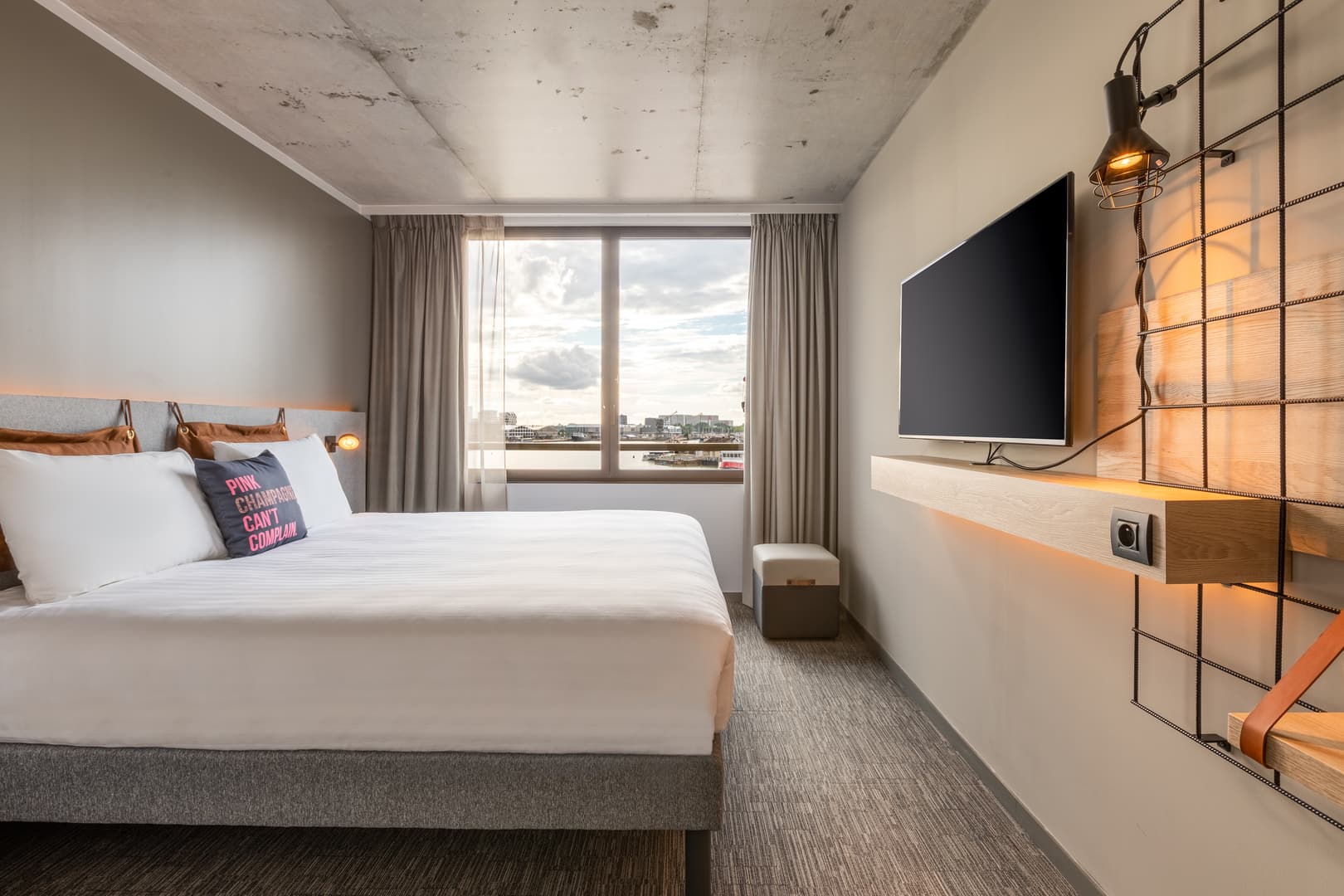 Moxy Harbor Sleeper