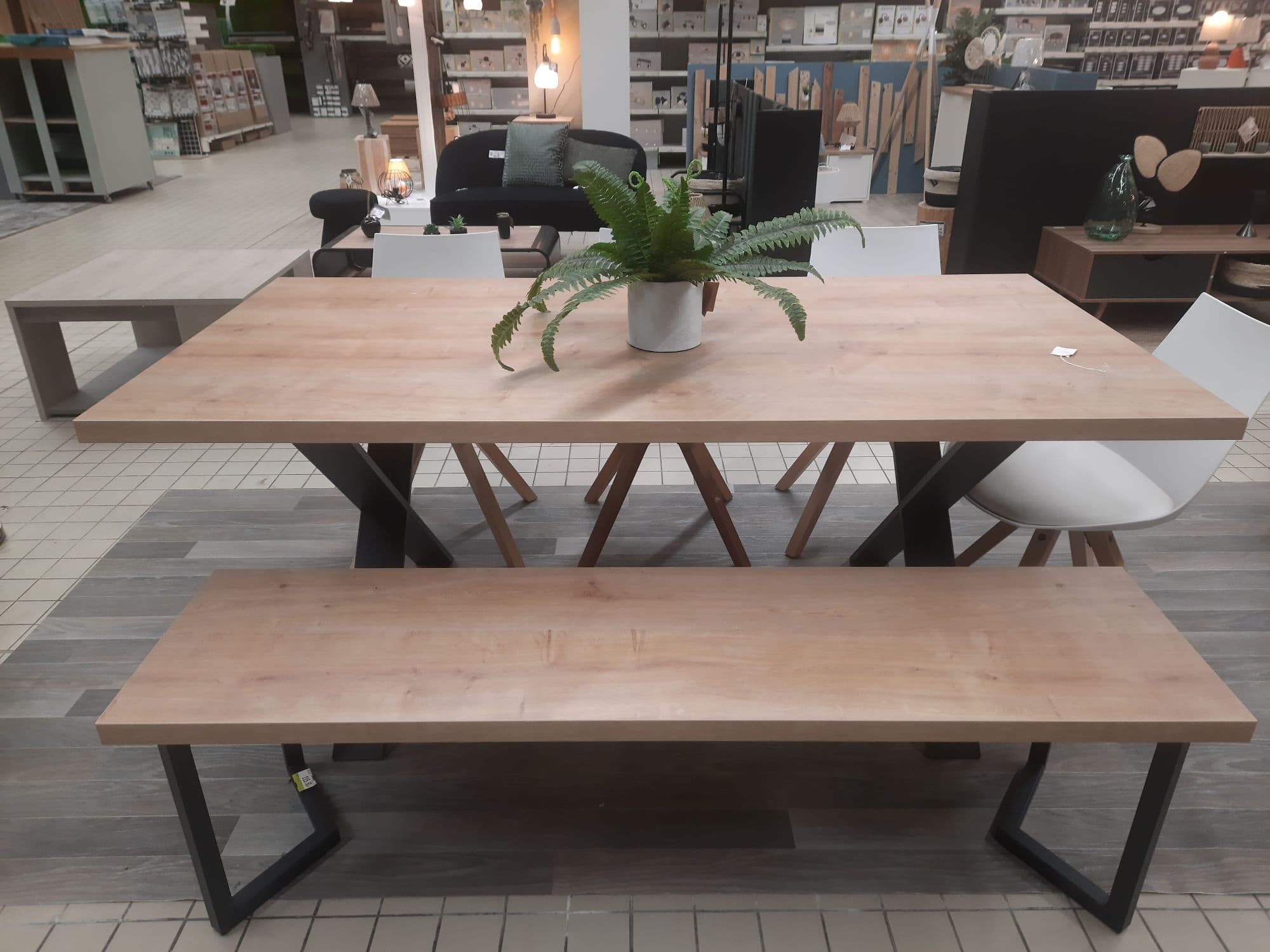 Mr Bricolage table