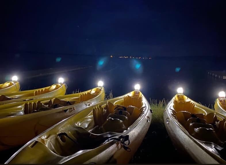 Nocturne canoe