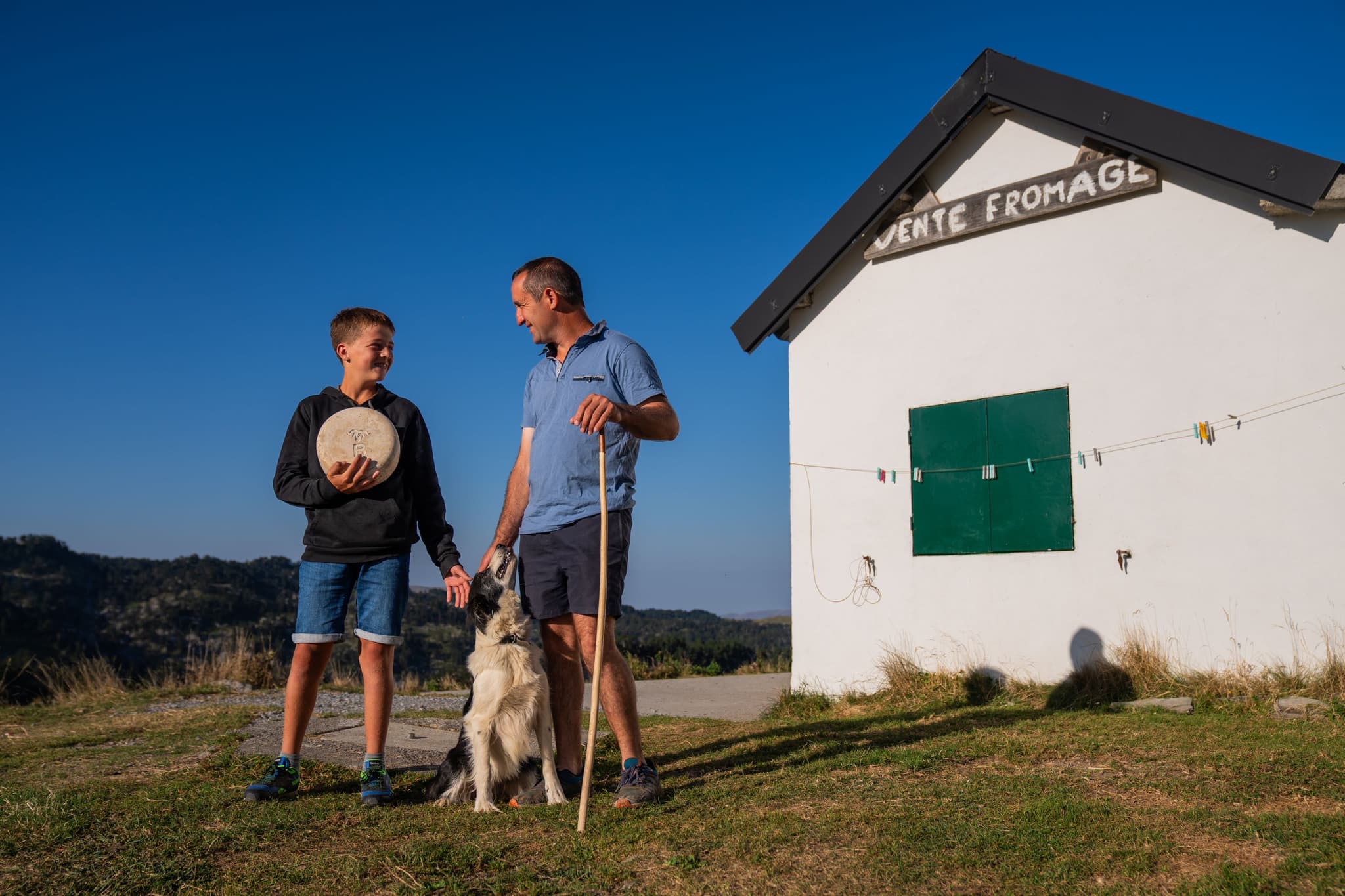 Marc et son fils Paul en estive au Col de La Pierre Saint-Martin