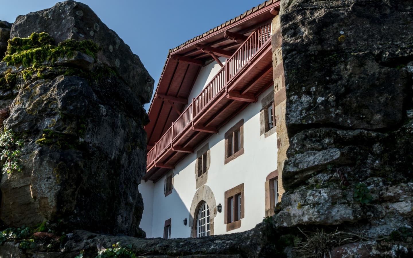 Oronozia-façade et roche