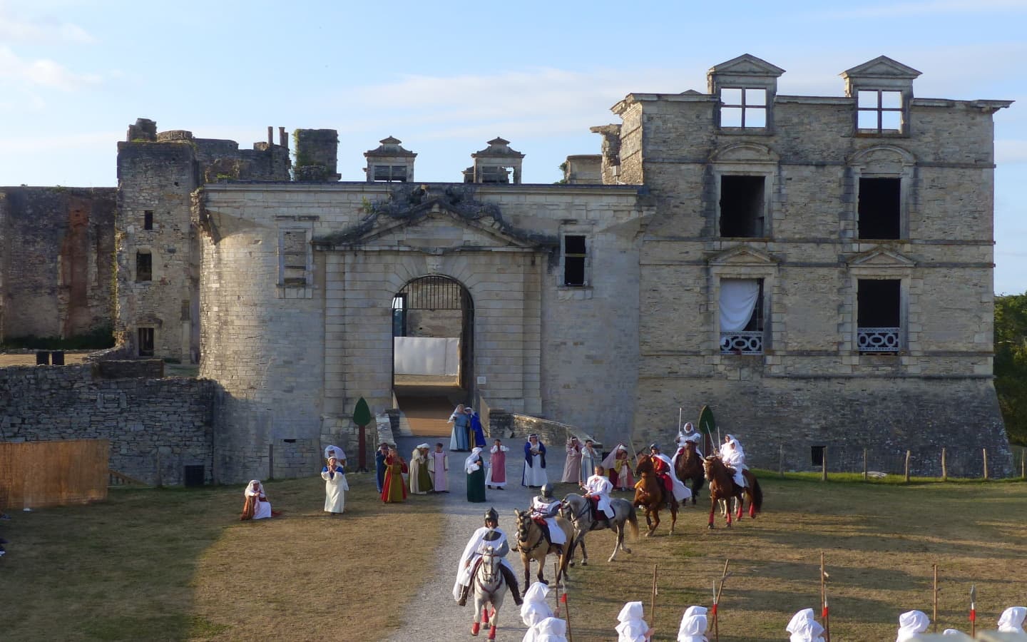 Spectacle historique chateau de Bidache 2025- cavaliers