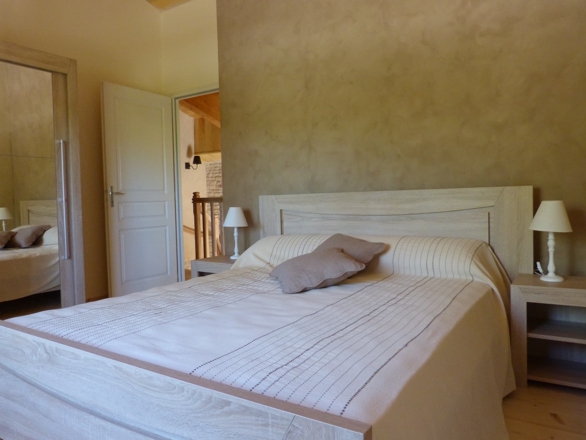 La chambre marguerite (lit 160) à l'étage