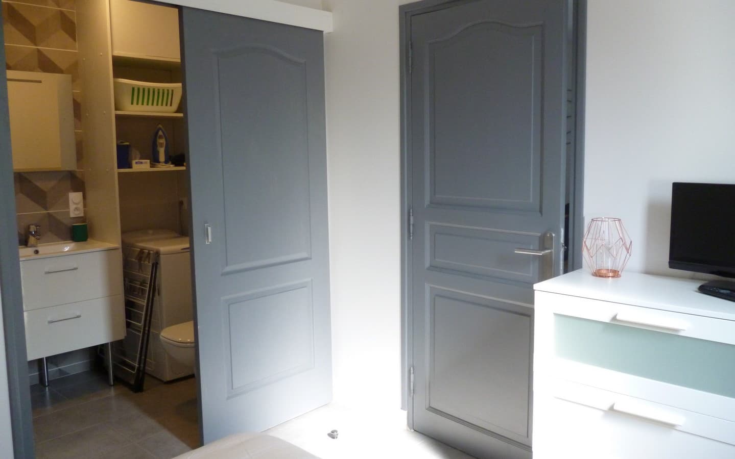Salle d'eau attenante à la chambre