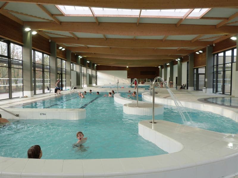 Piscine et jet d'eau intérieur