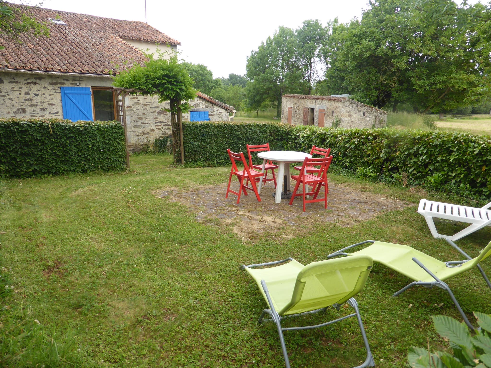 Détente derrierre le gîte
