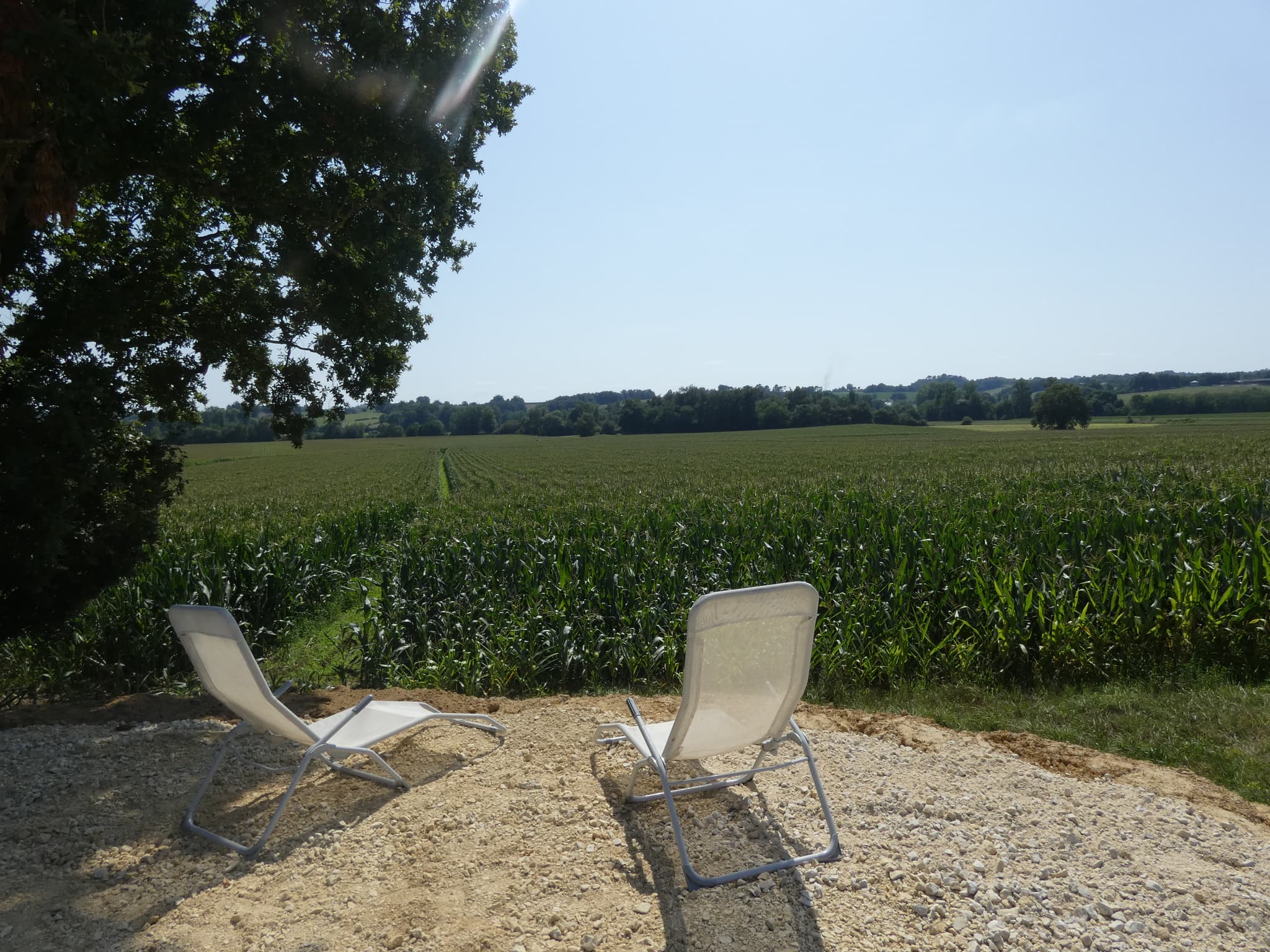 Extérieur du Gîte de Juine à Fargues avec Gîtes de France Landes