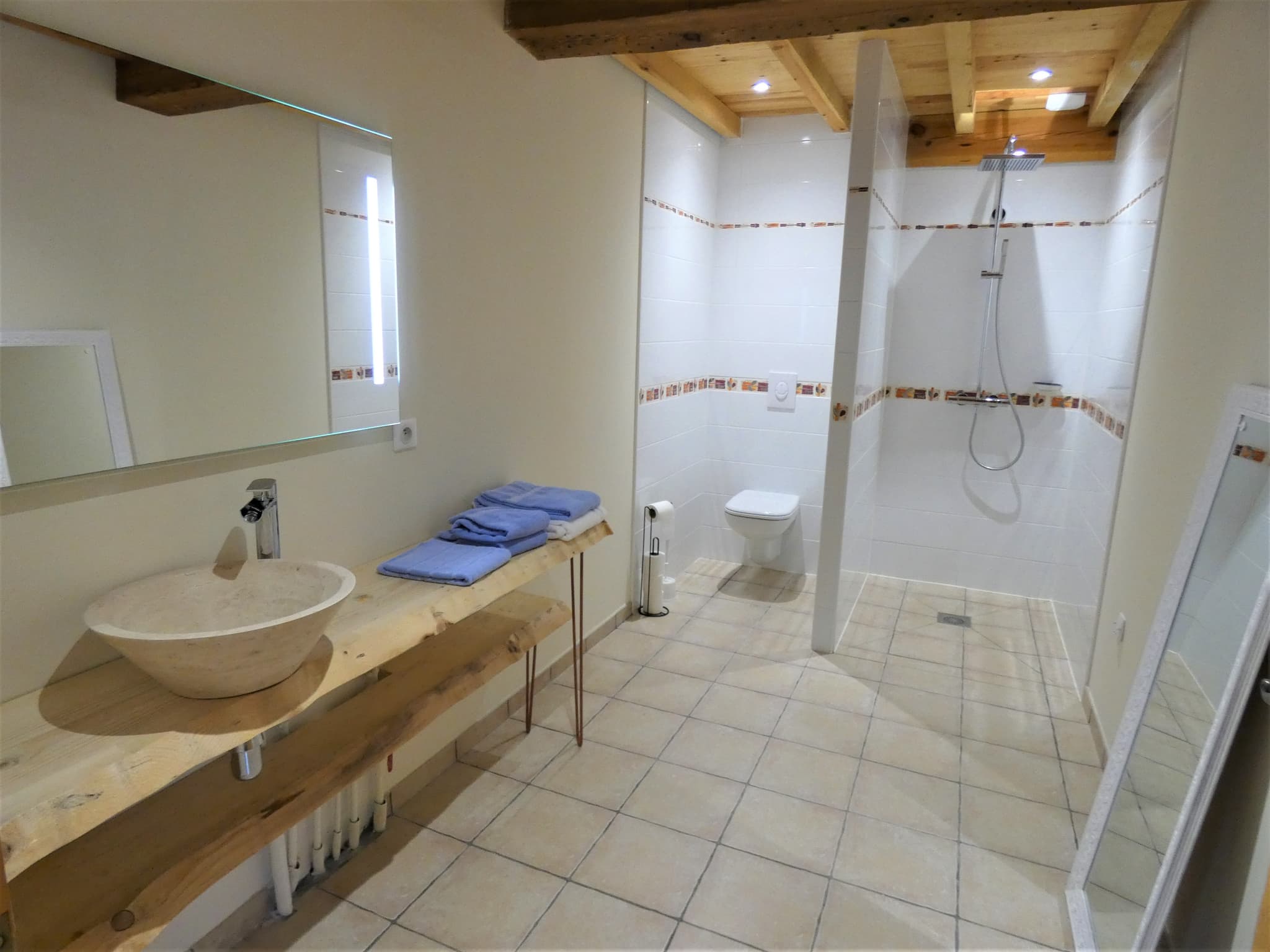 Salle d'eau des Ecuries du Mont Royal à Léon avec Gîtes de France Landes