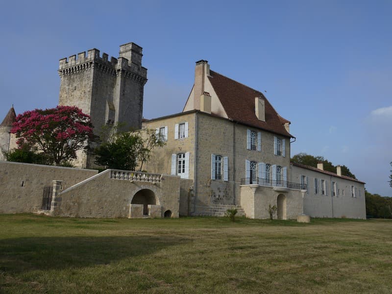 PCUAQU047V5055L2_ChateauXaintraille4 [600x800]