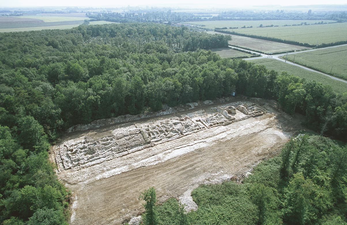 Le tumulus de Péré à Prissé-la-Charrière