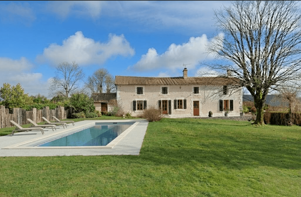 PHOTO FACADE PISCINE