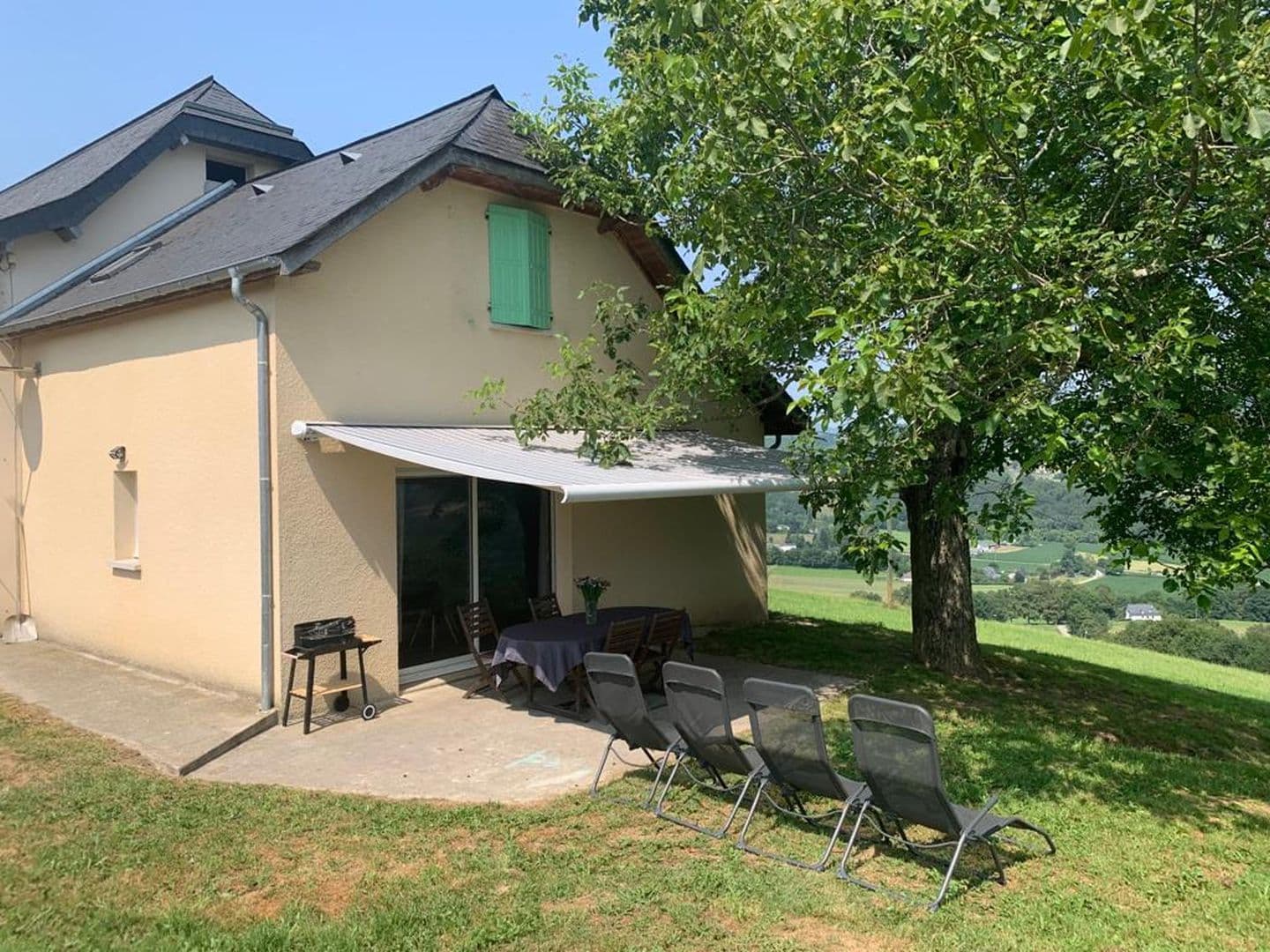 Terrasse avec salon de jardin