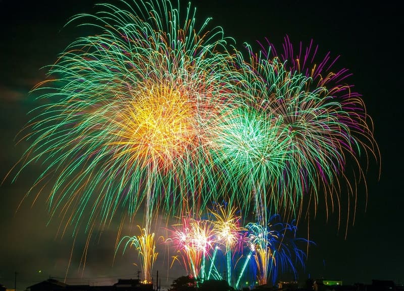 PIXABAY fireworks-g141e86bc4_1920