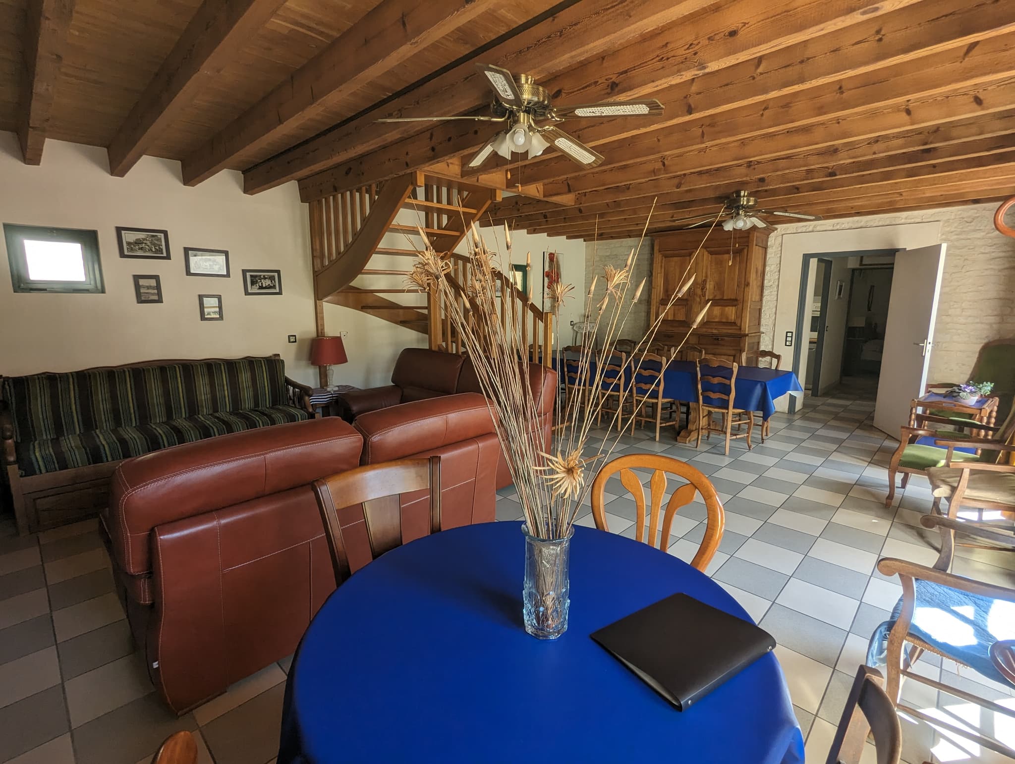 Pièce de vie du gîte du Tilleul