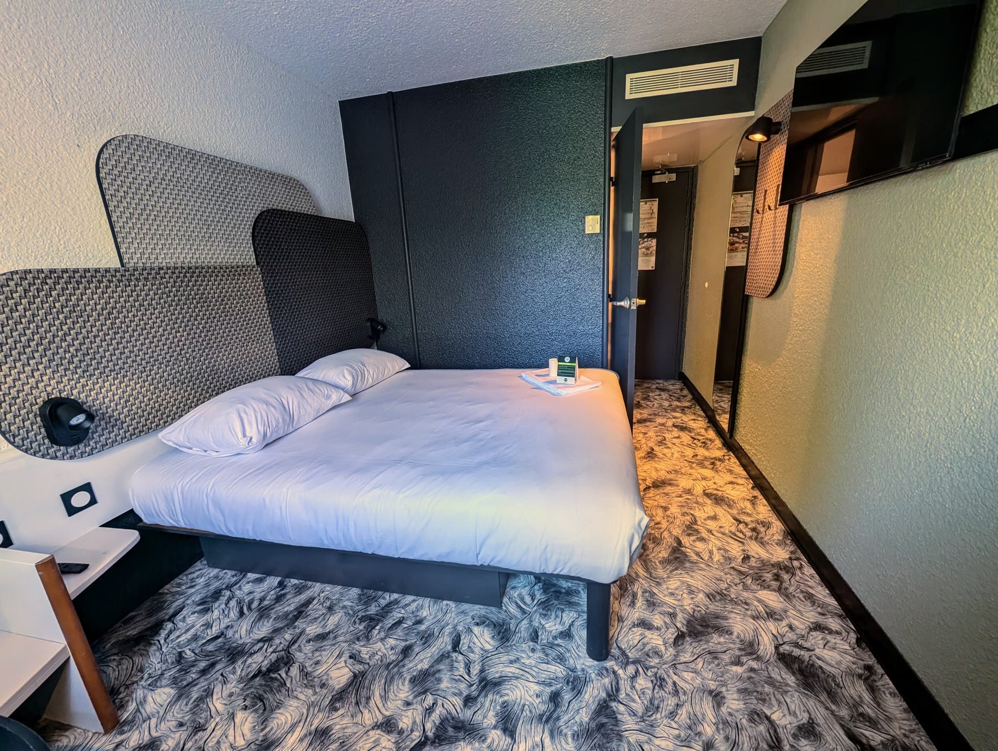 B&B Hôtel Niort Sud Venise Verte
