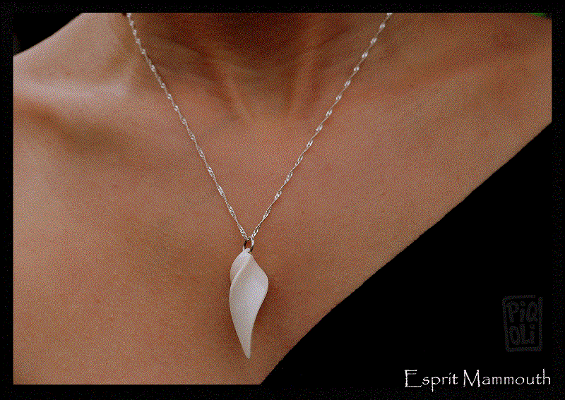 Pendentif-ivoire-de-mammouth