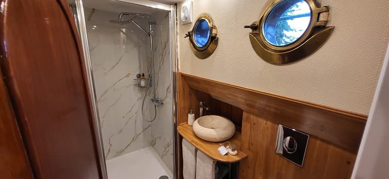 Péniche Wakaï - sdb cabine Banaué