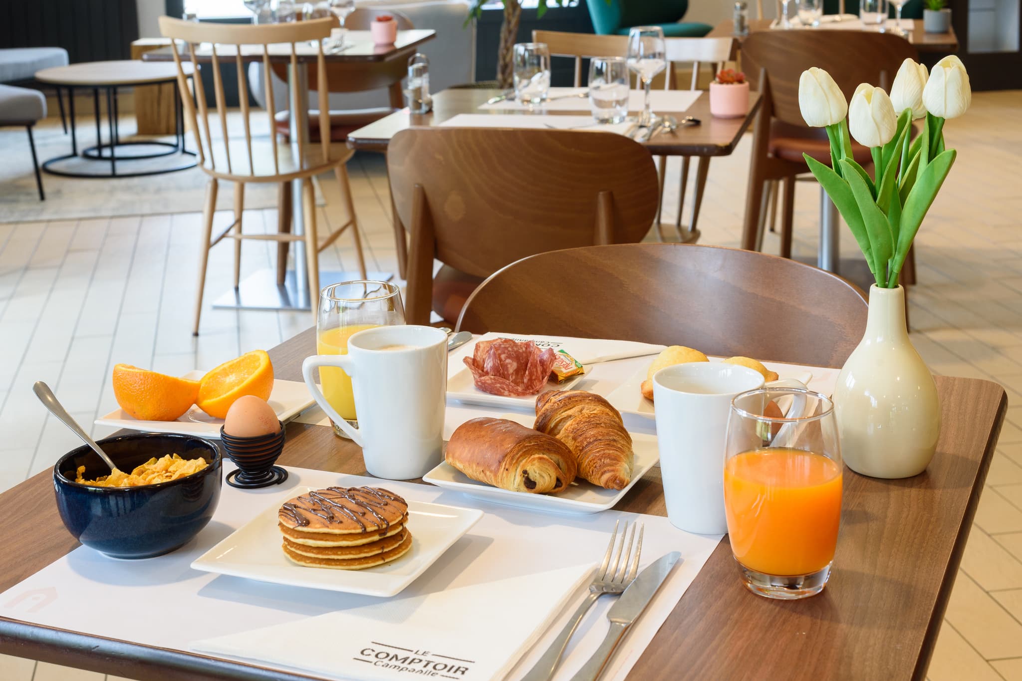 Hôtel Campanile NATURE - Poitiers Sud Aéroport / Petit-déjeuner