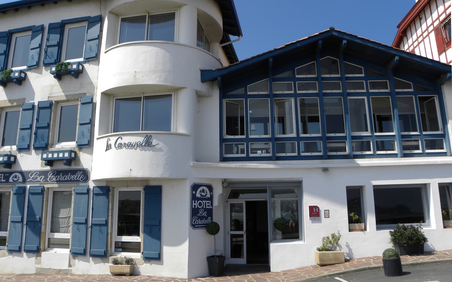 Facade Hôtel La Caravelle