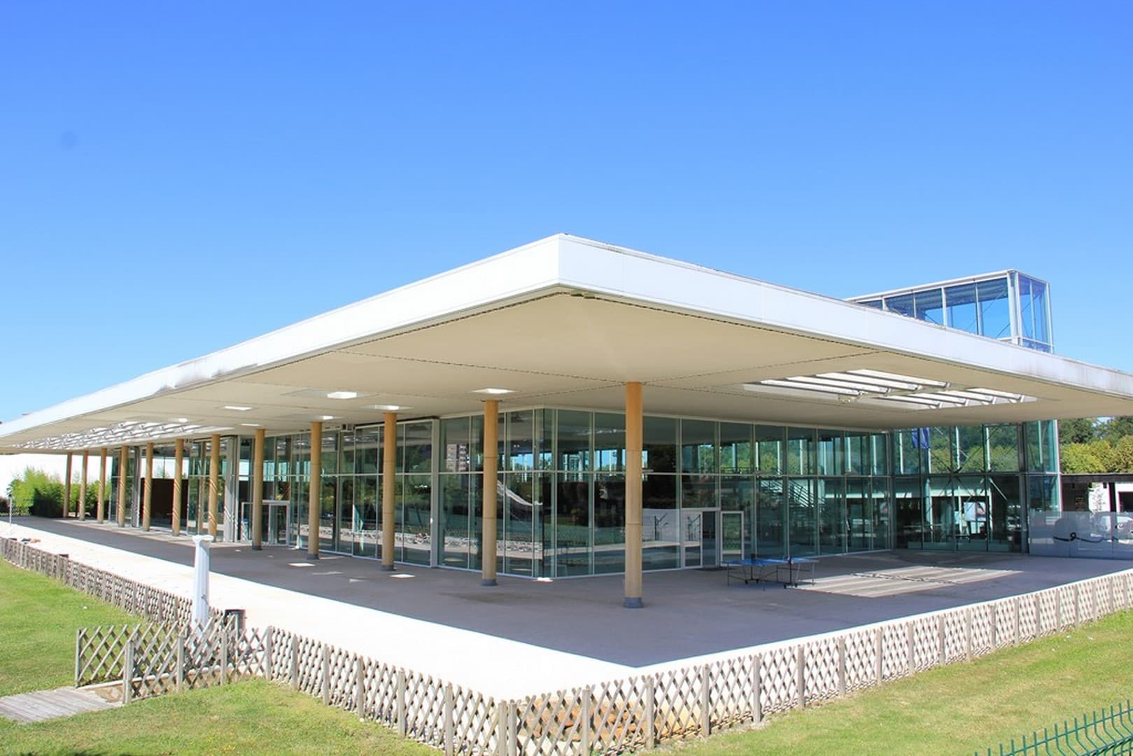 Complexe aquatique piscine mourenx batiment