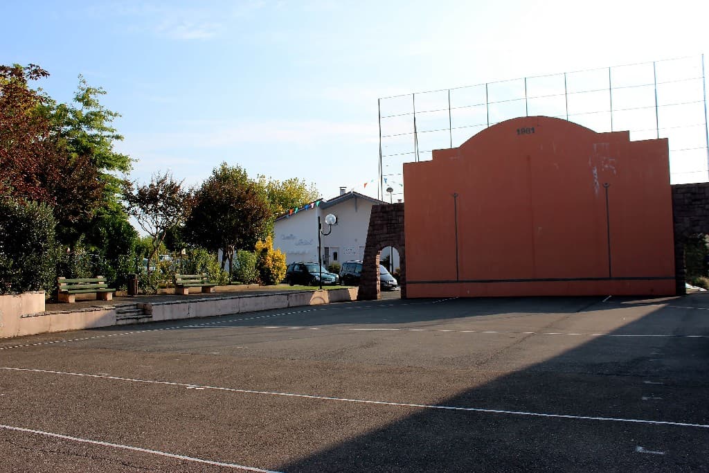 Place de la mairie Le fronton