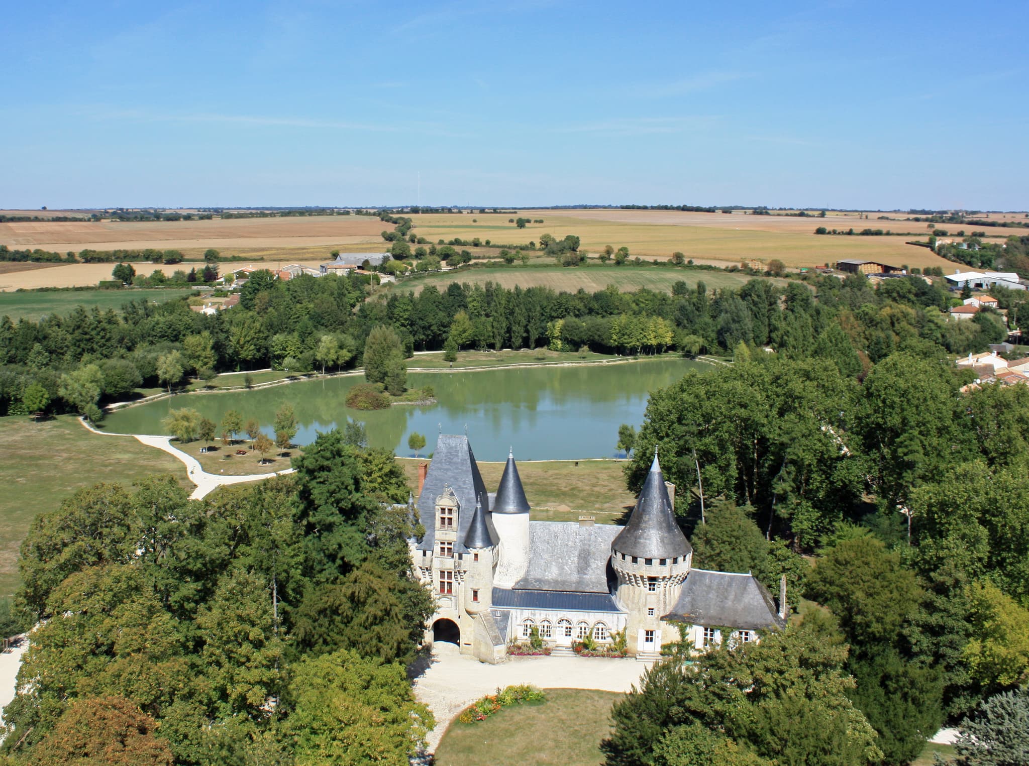 Chateau de Javarzay vu du ciel