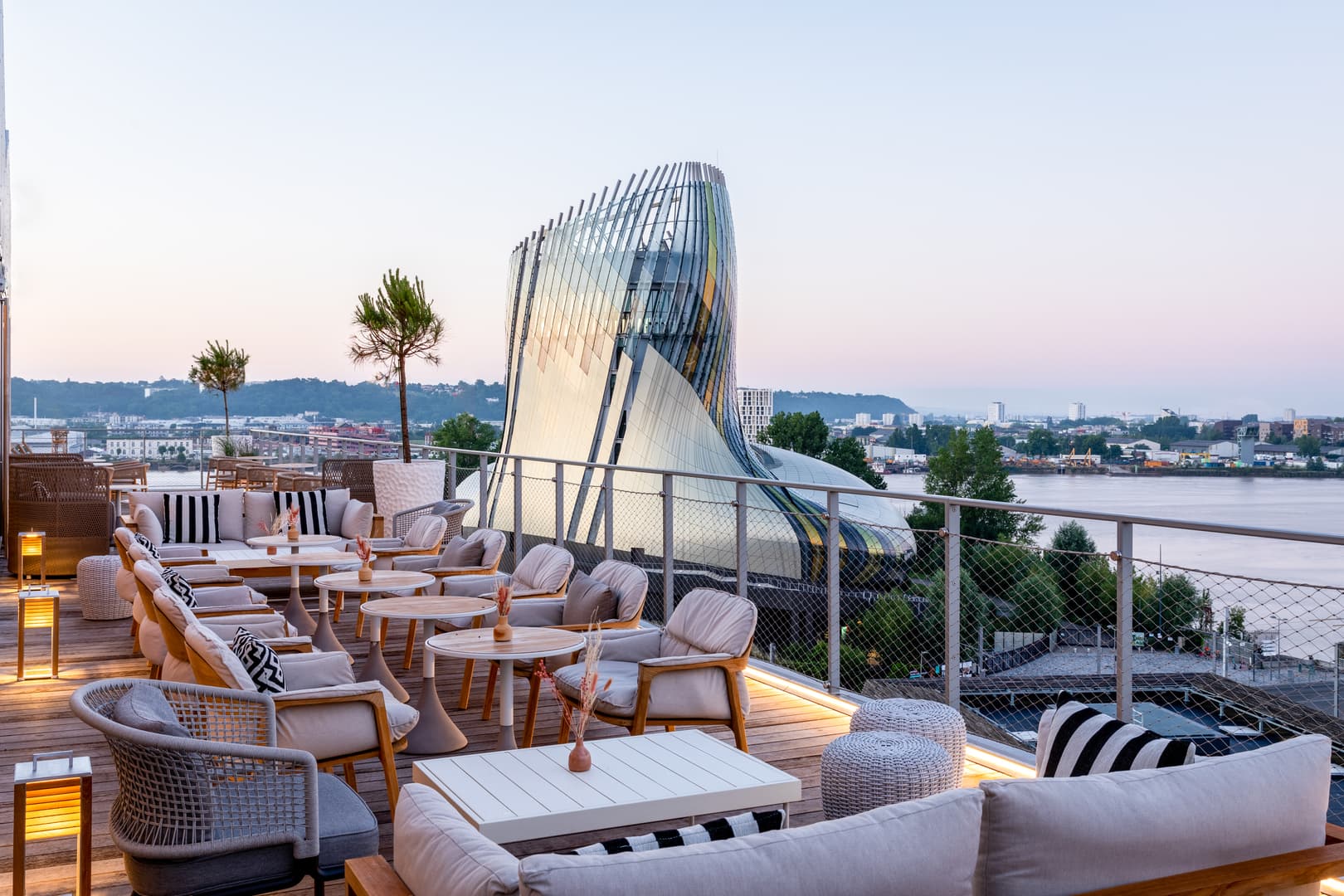 Renaissance Gina Bar Terrasse