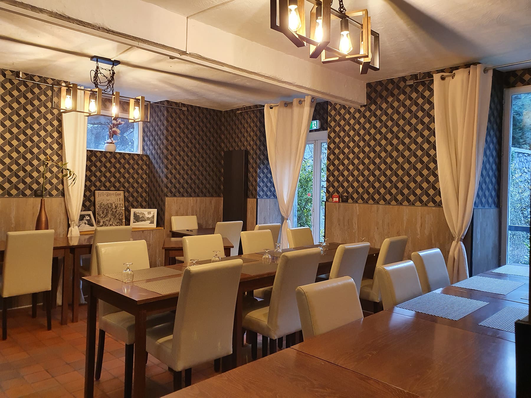 Resto-La-Caverne1©La-Caverne