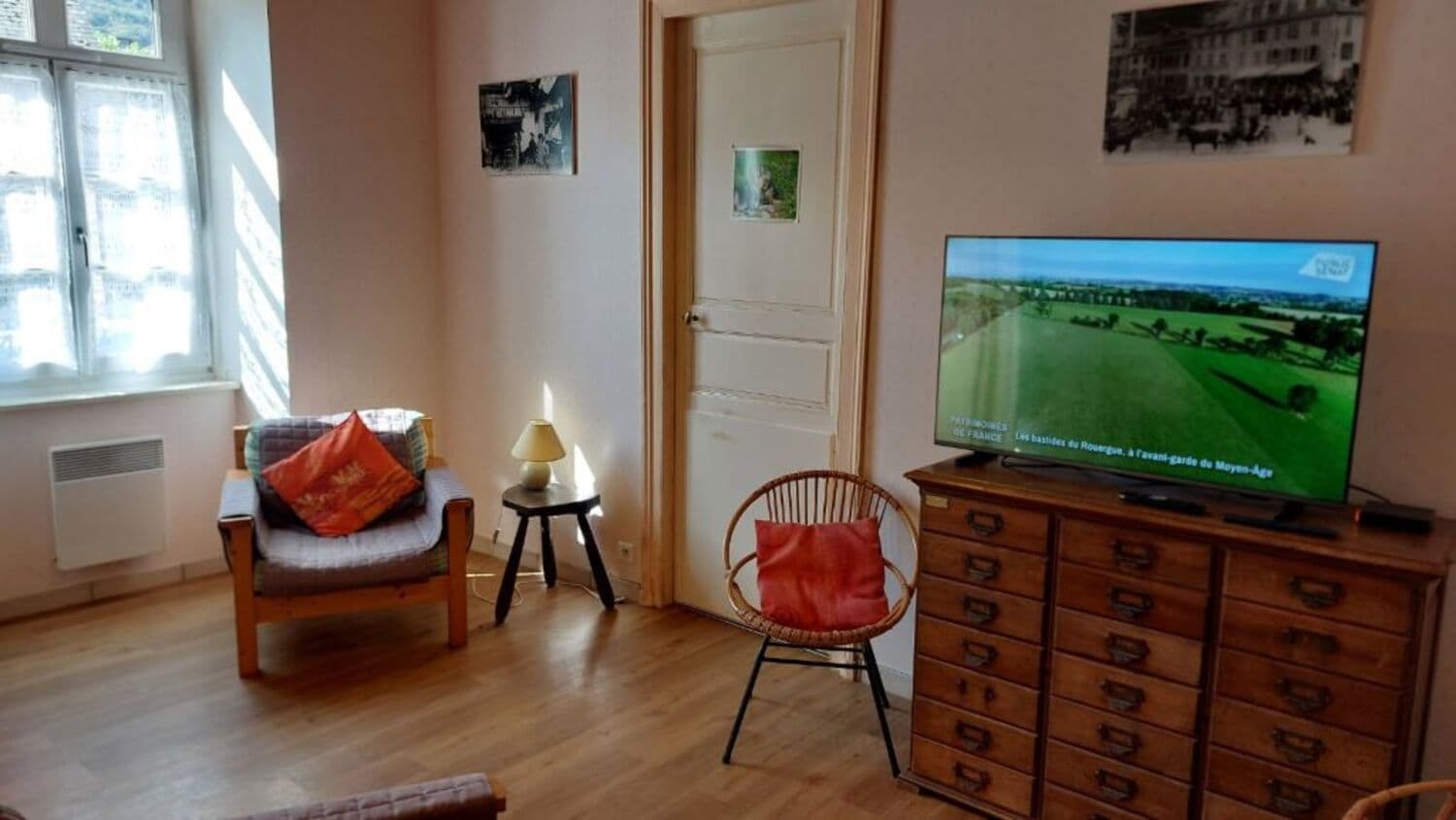 SALON-838