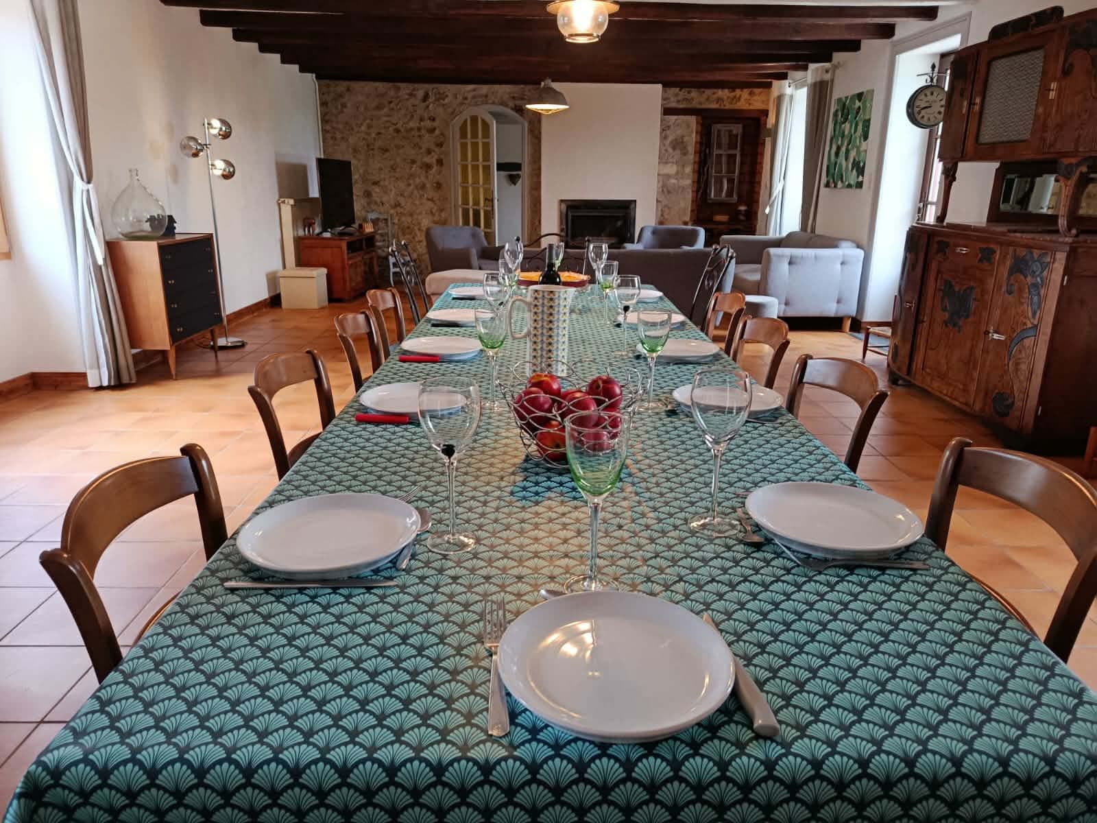 SALON TABLE