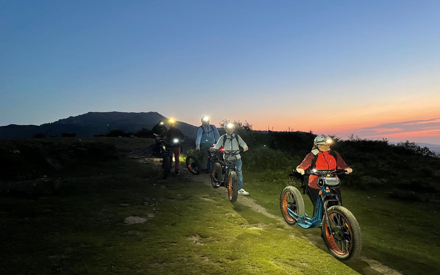 Trottinette et coucher de soleil