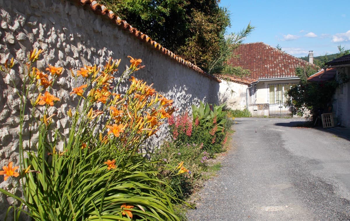Périgord Inattendu - Village Fleuri Saint-Paul Lizonne