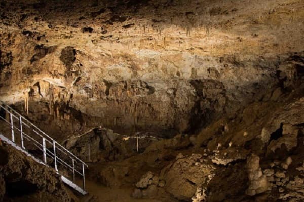 Salle Grotte de Lastournelle