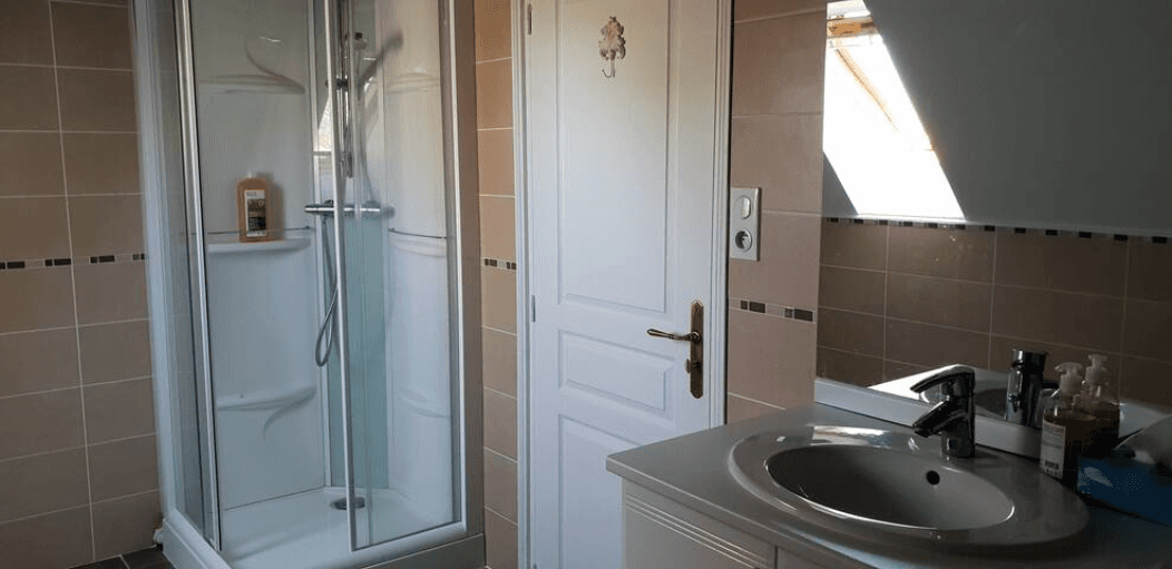 Salle de bain avec douche_11