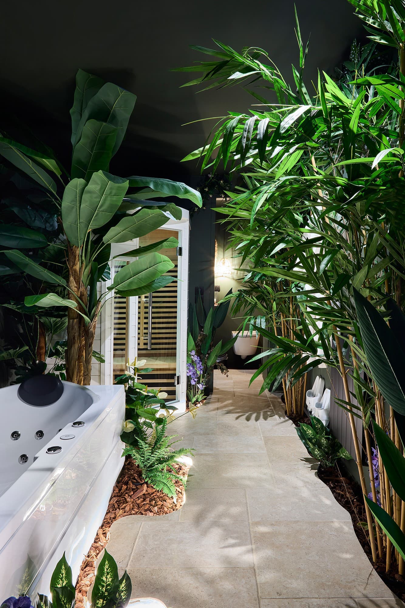 Baignoire balnéo et sauna de la Jungle Room