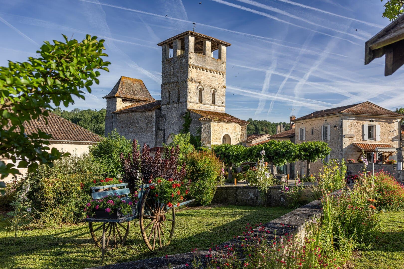 Église de Siorac de Ribérac - Vue des jardins
