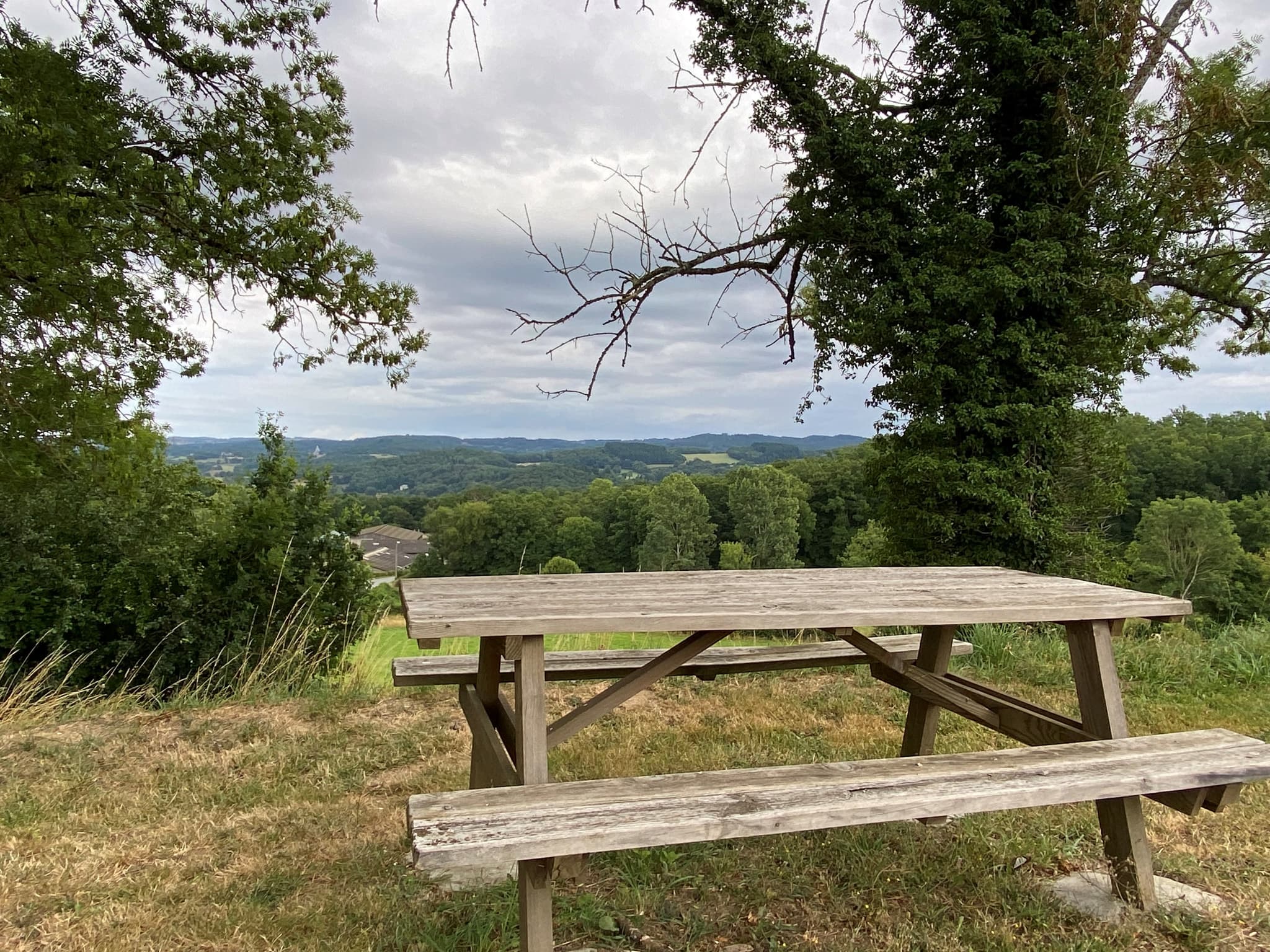 Aire de pique-nique à St-Silvain-Vallé Gourmande