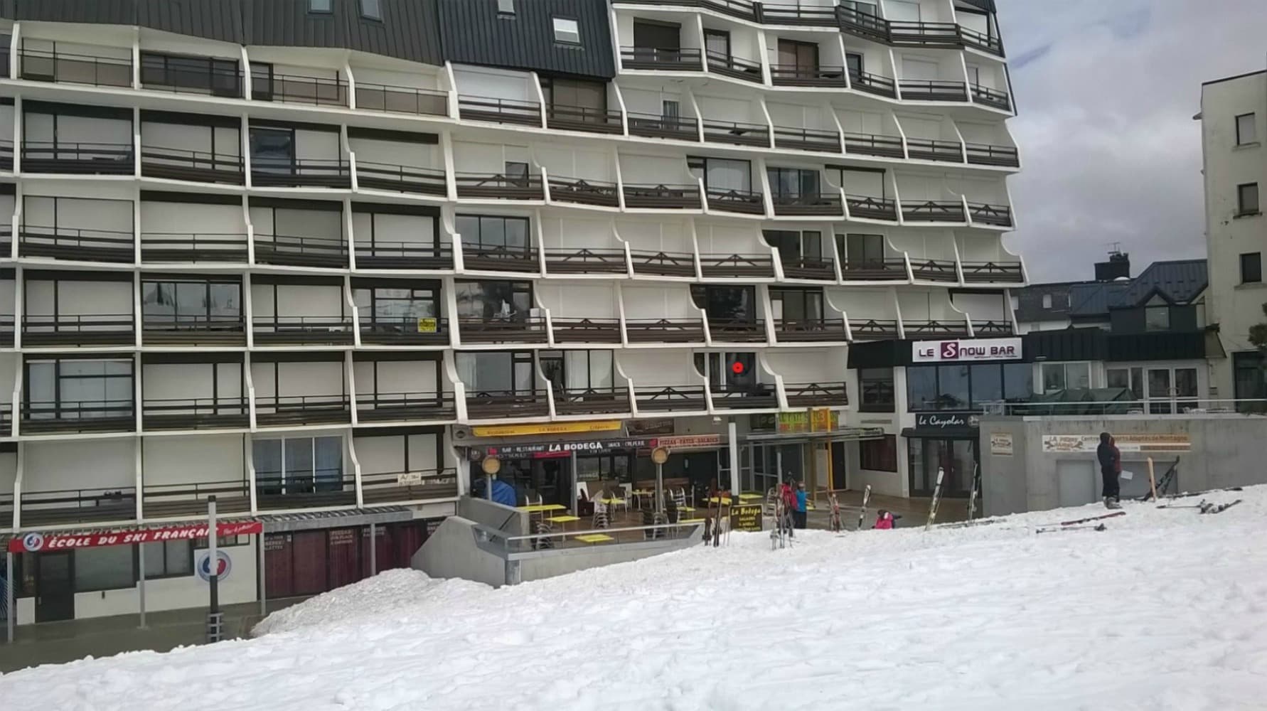 Studio-vue-des-pistes-point-rouge