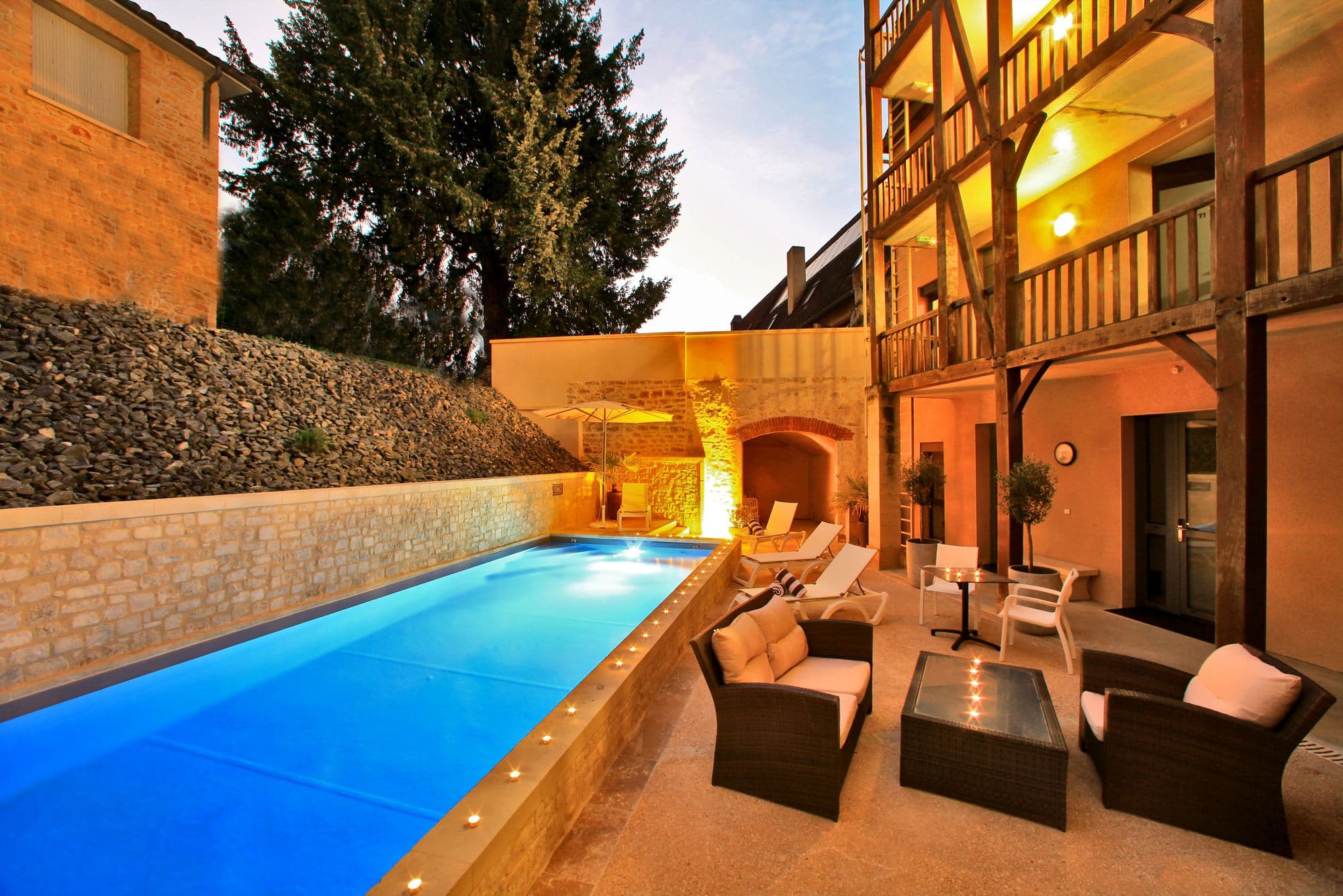 Swimming-pool-Hotel-Le-Compostelle-Sarlat