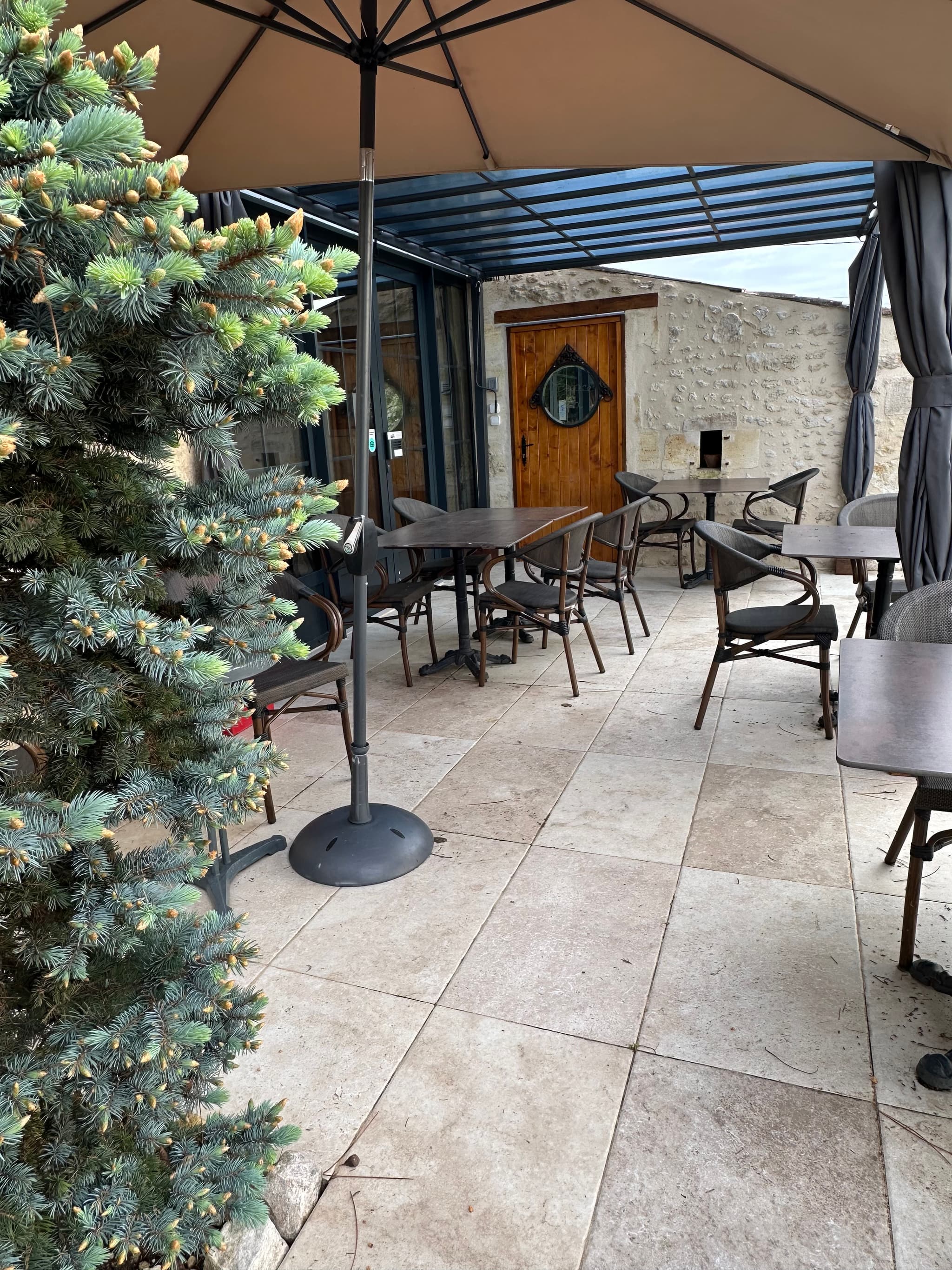 TERRASSE SALLE