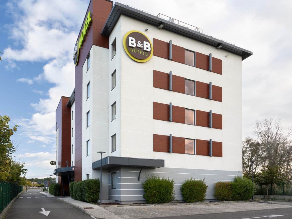 TS2025- HOTEL BNB