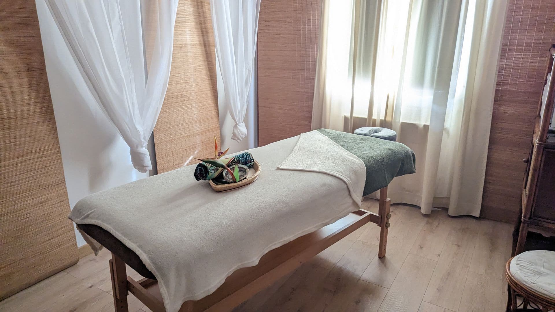 Tatya spa centre bien etre massage monein table massage